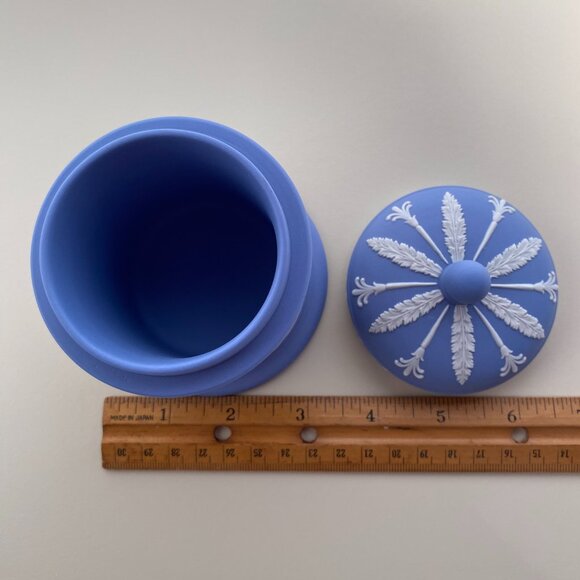 Wedgwood Blue Jasperware Lidded Jar with White Motif - Picture 8 of 11